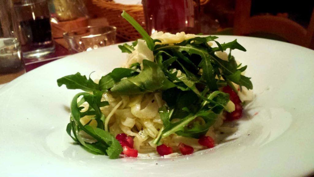 Vorspeise #4: Fenchelsalat mit Rucola und Granatapfelkernen.